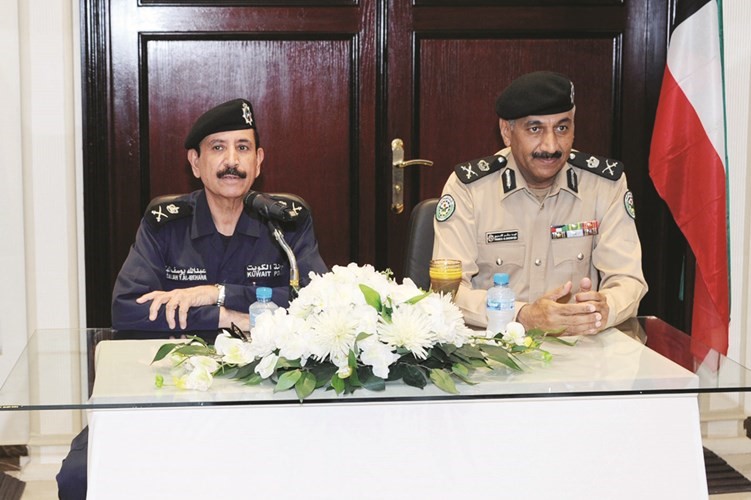 اللواءان عبدالله المهنا وفهد الشويع يتحدثان لقيادات المرور ﻿