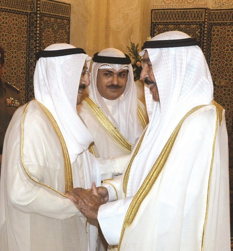 صاحب السمو يتلقى التهنئة من الشيخ جابر العبدالله ﻿