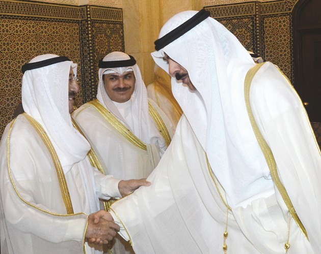 صاحب السمو الامير مصافحا الشيخ محمد الخالد ﻿