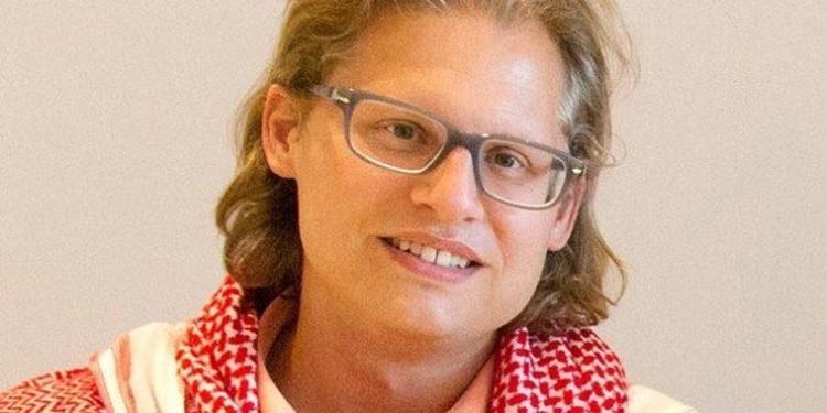 بالفيديو.. صحفي ألماني شهير يعلن إسلامه.. وجدت في الإسلام راحة نفسية