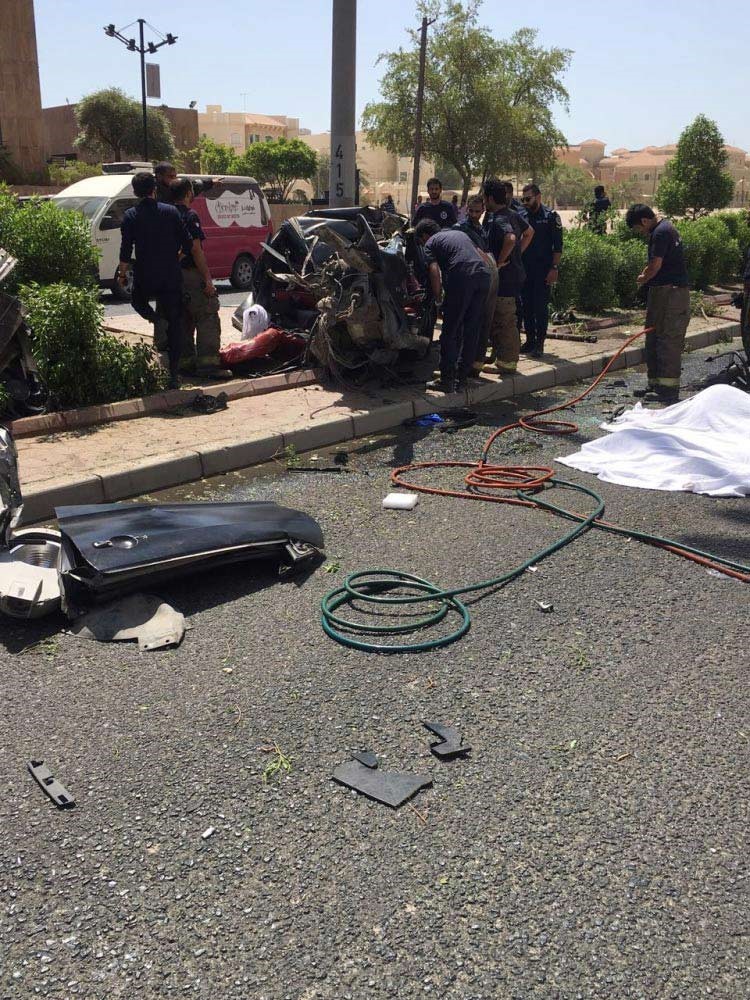 بالصور.. وفاة وإصابة 6 أشخاص في 3 حوادث مروعة على الطريق الساحلي وكبد والوفرة ثاني أيام العيد