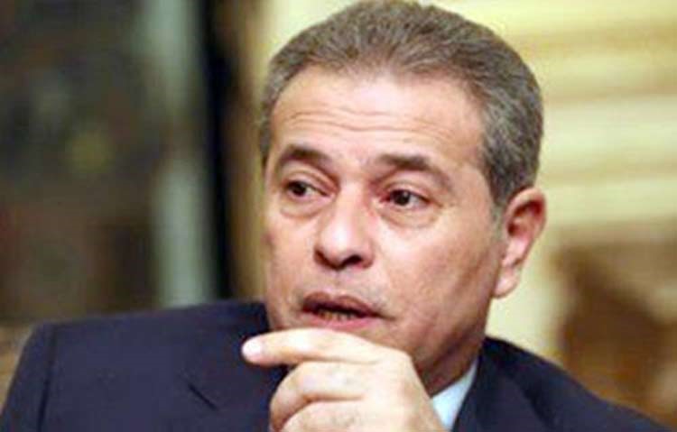 بالفيديو.. توفيق عكاشة بمواجهة طليقته أمام قسم الشرطة بعد إلقاء القبض عليه