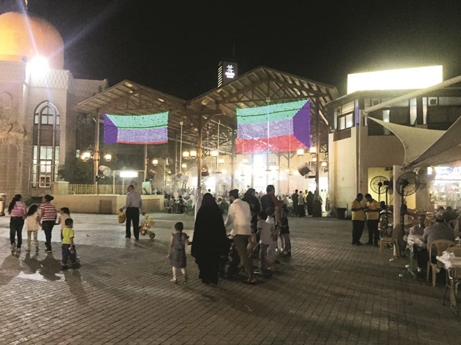 «المباركية».. مقصد المعيّدين والزائرين