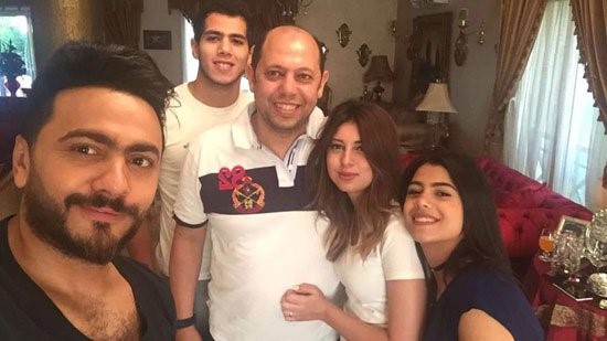 بالصور.. شاهد كيف احتفل تامر حسنى بعيد الفطر