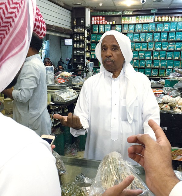 محل العطارة له اكثر من مائتي سنة