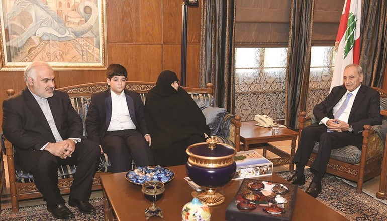 رئيس مجلس النواب نبيه بري مستقبلا وفدا من عائلات الديبلوماسيين الايرانيين الاربعة المخطوفين منذ عام 1982محمود الطويل