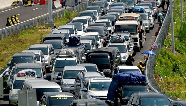 12 قتيلا في اختناق مروري بإندونيسيا دام ثلاثة أيام
