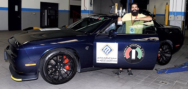 عبدالعزيز الصفار والزميل طلال بارا في دردشة عن محرك دودج تشالنجر هيلكات الجبار	ريليش كومار