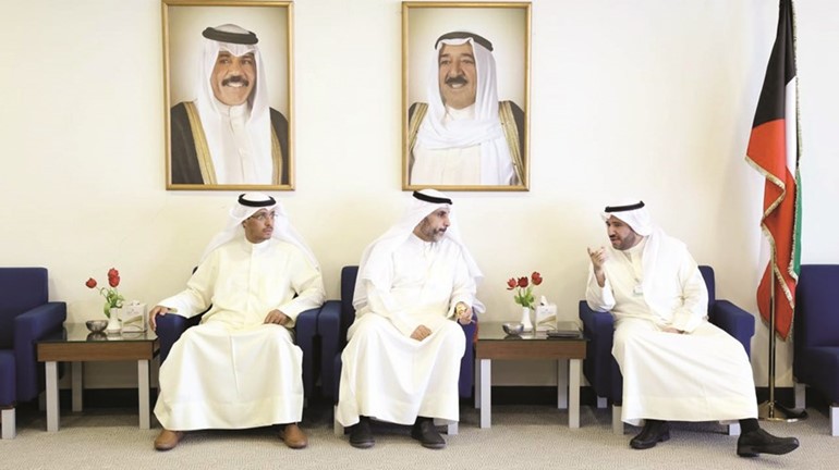 الشيخ عبدالله الاحمد ودمحمد داود الاحمد وممحمد العنزي 