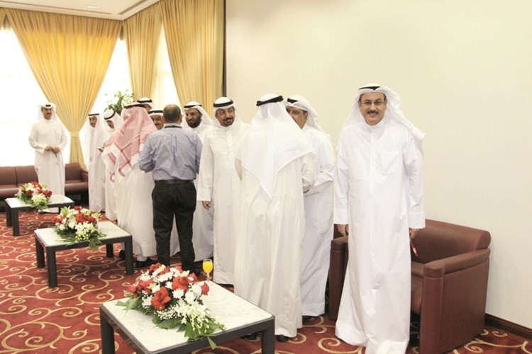 مساعد العسعوسي مستقبلا المهنئين بالعيد