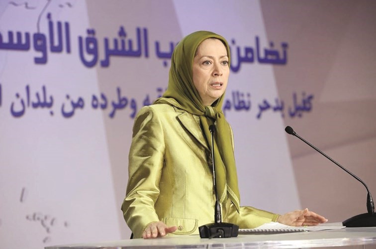 زعيمة المعارضة مريم رجوي خلال مؤتمرها الصحافي امس﻿