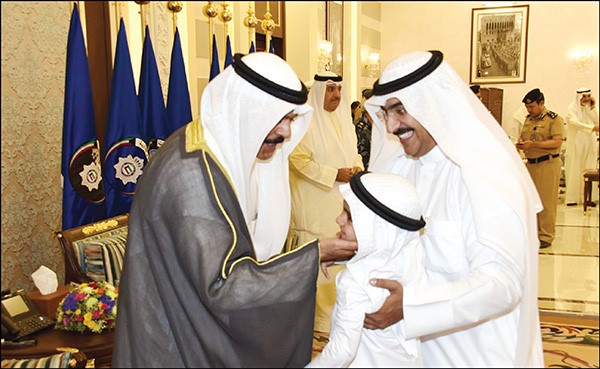 الشيخ محمد الخالد لدى استقباله المهنئين بعيد الفطر