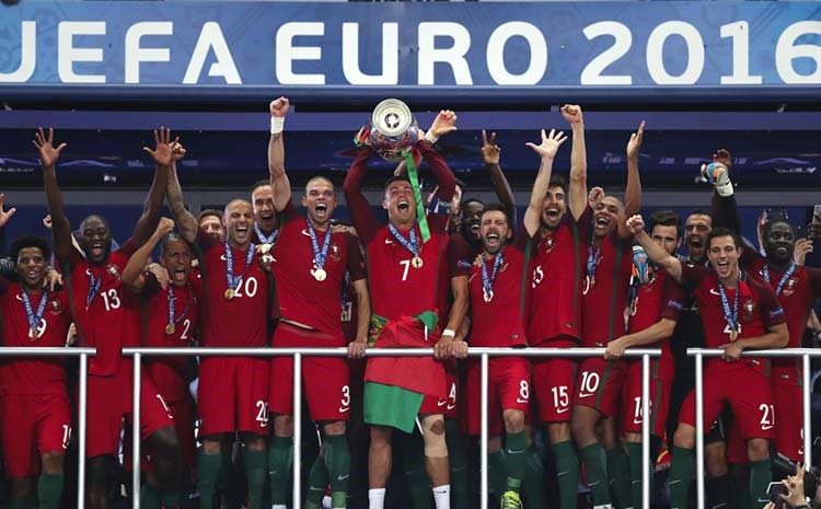 300 ألف يورو لكل لاعب بالمنتخب البرتغالي مكافأة التتويج باللقب الأوروبي