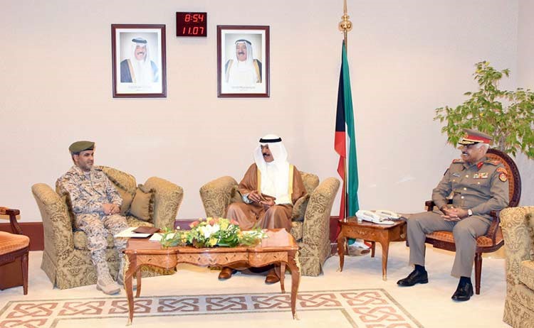 الشيخ محمد الخالد خلال استقبال مبعوث ولي ولي العهد السعودي اللواء فهد سعود الجهني
