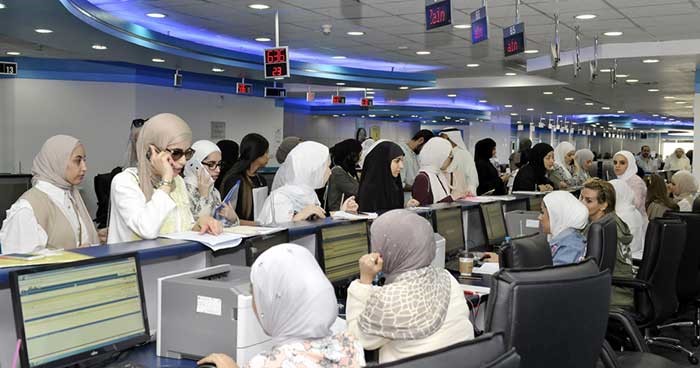 اقبال كثيف من الطلبة المستجدين مع بدء عملية تسجيل جداول الفصل الدراسي الاول