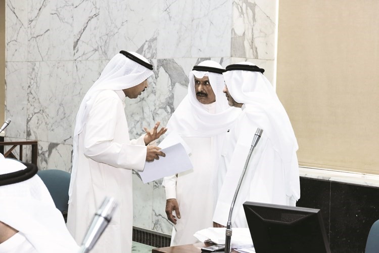 دحسن كمال ومحمد المعجل ودمنصور الخرينج ﻿