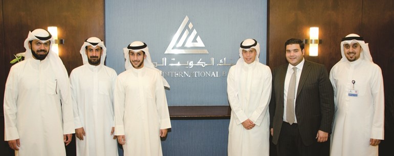 «الدولي» يدعم مجموعة من فرسان الكويت  في بطولات رياضة قفز الحواجز للخيول