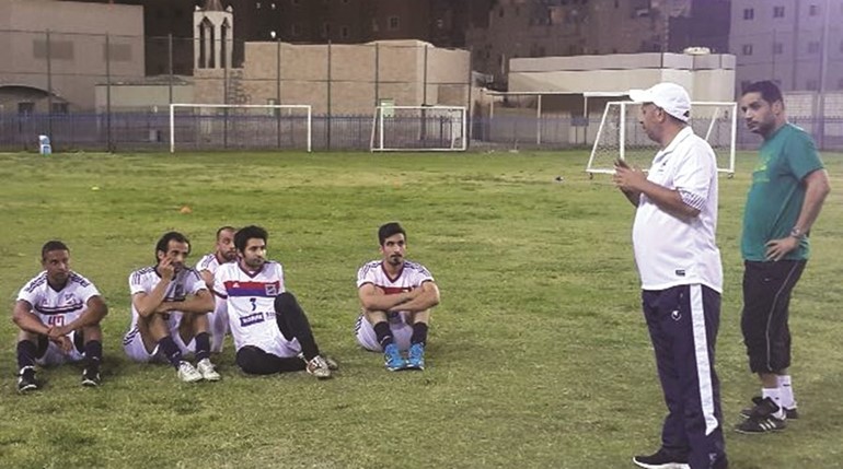 المدرب علي مهنا يشرح برنامج الاعداد للاعبي التضامن﻿