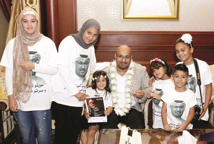 ماحمد الصالح يتوسط ابناءه