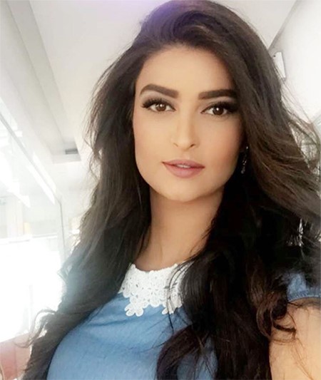 علا الفارس تتألّق بصورة سيلفي بمكياج ناعم ونضر
