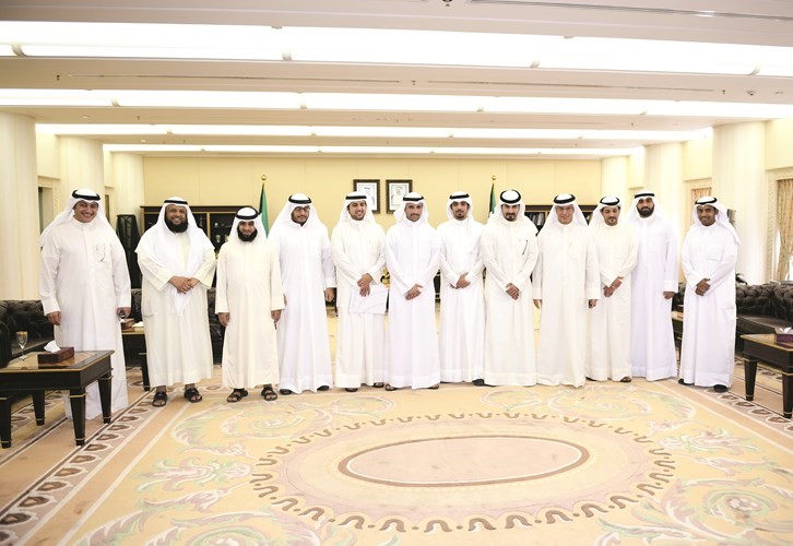 رئيس مجلس الامة مرزوق الغانم مستقبلا رئيس واعضاء نقابة الاطفاء