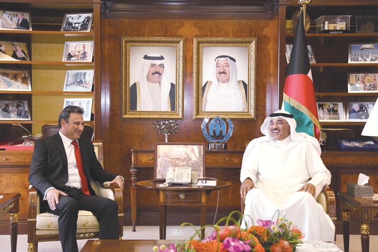  الشيخ صباح الخالد مستقبلا السفير القبرصي 