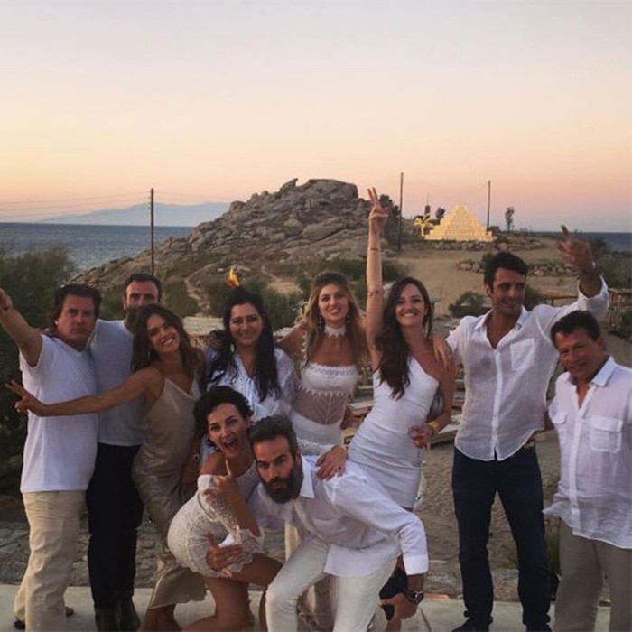  بالفيديو والصور.. حفل زفاف أسطوري للشاب المصري وعارضة الأزياء العالمية .. باريس هيلتون من الحضور 