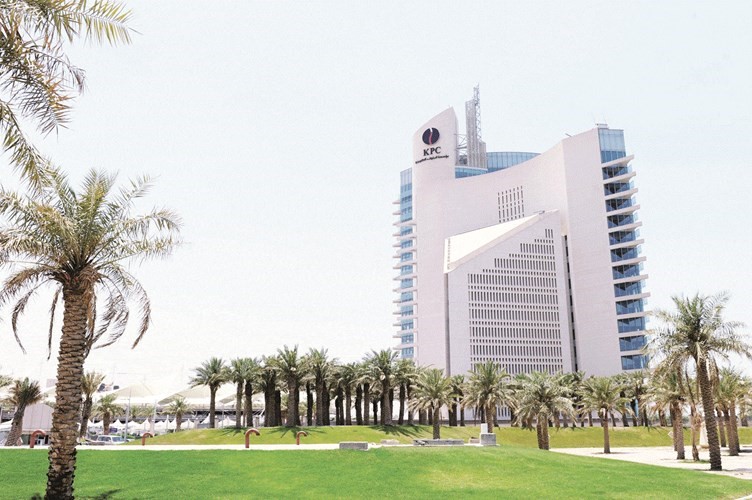 الوزير استبعد بيع اسهم مؤسسة البترول لاعتبارها الشركة الام لجميع الشركات النفطية﻿