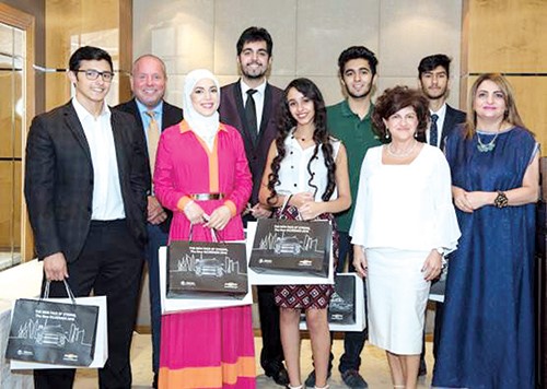 الطلاب المشاركون في التدريب 