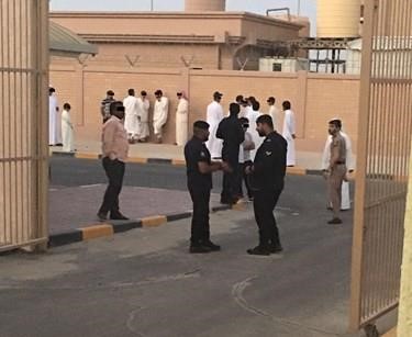 السجناء تفصلهم دقائق بينهم وبين الحرية