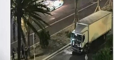 بالفيديو.. اللحظات الأولى لحادث الدهس وقتل السائق بمدينة نيس الفرنسة