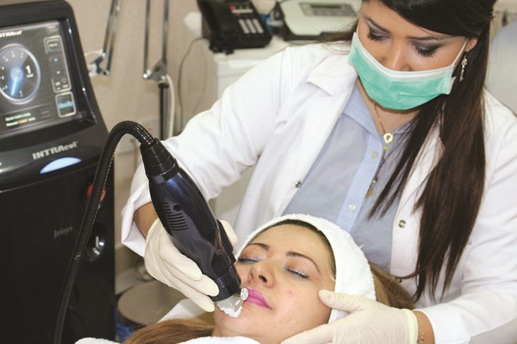 الليزر الكربوني ضيف جديد يدخل عالم صناعة التجميل من اوسع ابوابه﻿