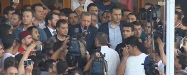 بالفيديو والصور.. تركيا: الشعب ينتصر للديموقراطية