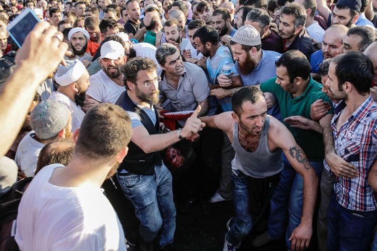 بالفيديو والصور.. تركيا: الشعب ينتصر للديموقراطية