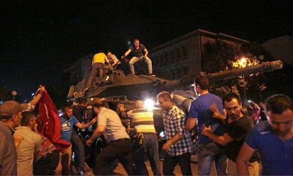 بالفيديو والصور شاهد احداث تطورات محاولة الانقلاب العسكري في تركيا 