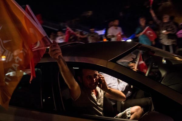 بالفيديو والصور شاهد احداث تطورات محاولة الانقلاب العسكري في تركيا 