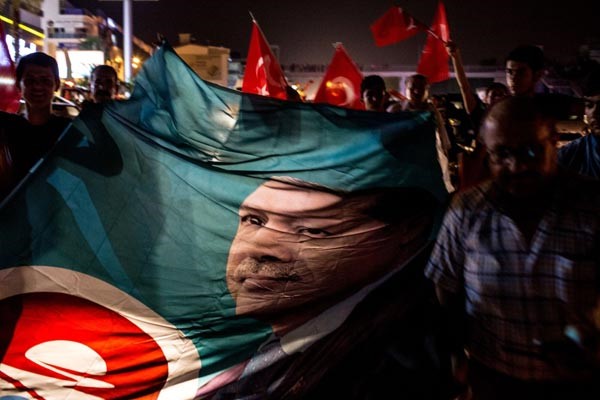 بالفيديو والصور شاهد احداث تطورات محاولة الانقلاب العسكري في تركيا 