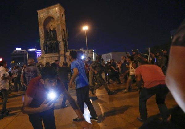 بالفيديو والصور شاهد احداث تطورات محاولة الانقلاب العسكري في تركيا 