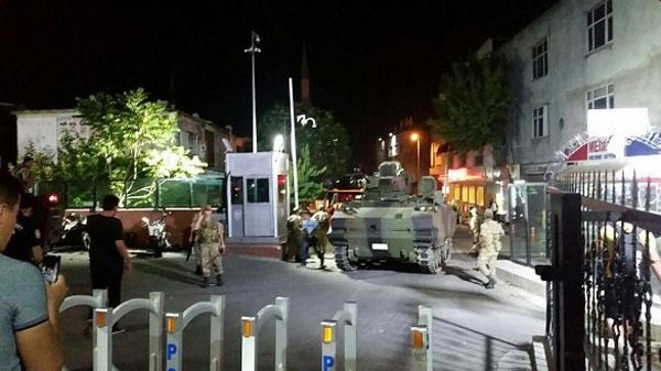 بالفيديو والصور شاهد احداث تطورات محاولة الانقلاب العسكري في تركيا 