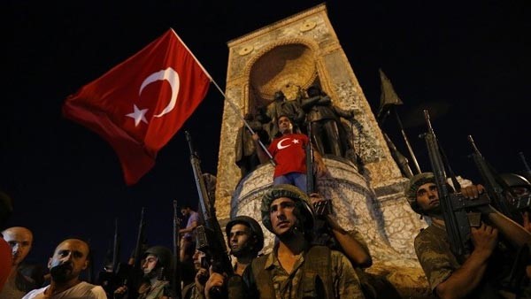 بالفيديو والصور شاهد احداث تطورات محاولة الانقلاب العسكري في تركيا 