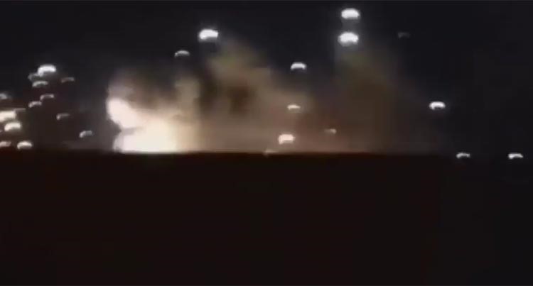 بالفيديو.. انفجارات ضخمة في أكبر معمل لتصنيع البراميل المتفجرة