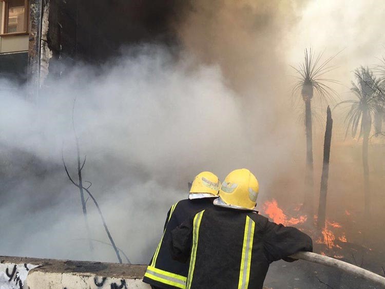 بالفيديو والصور.. اندلاع حريق في فندق بعزيزية مكة