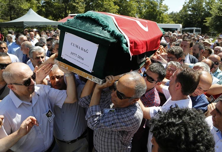أردوغان واصل حملة التطهير ويطالب الأتراك بالبقاء في الميادين: الأمر لن ينتهي بسرعة