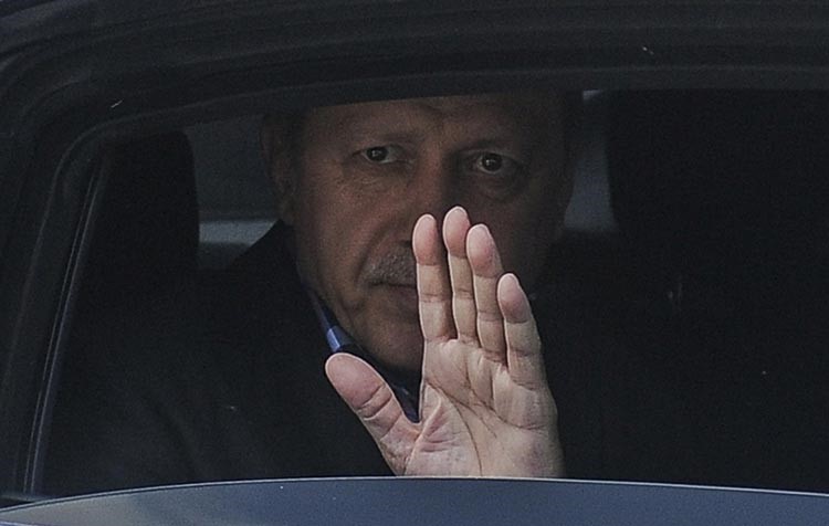 أردوغان واصل حملة التطهير ويطالب الأتراك بالبقاء في الميادين: الأمر لن ينتهي بسرعة