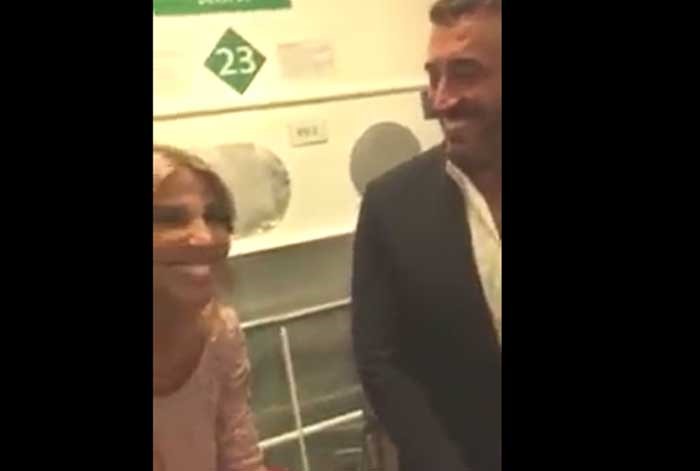 لبنانية تقلد أحلام أمام كاظم الساهر في كواليس حفلته