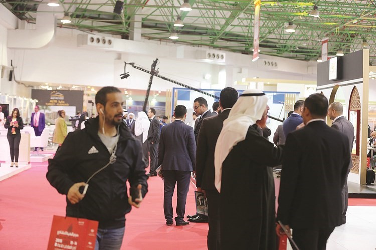 اقبال جماهيري كبير على معارض النخبة﻿