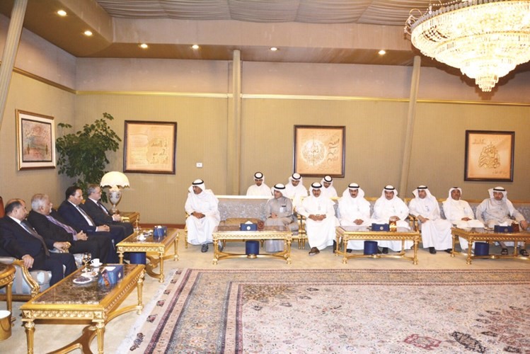  الشيخ صباح الخالد خلال لقائه مع الوفود المشاركة في المباحثات