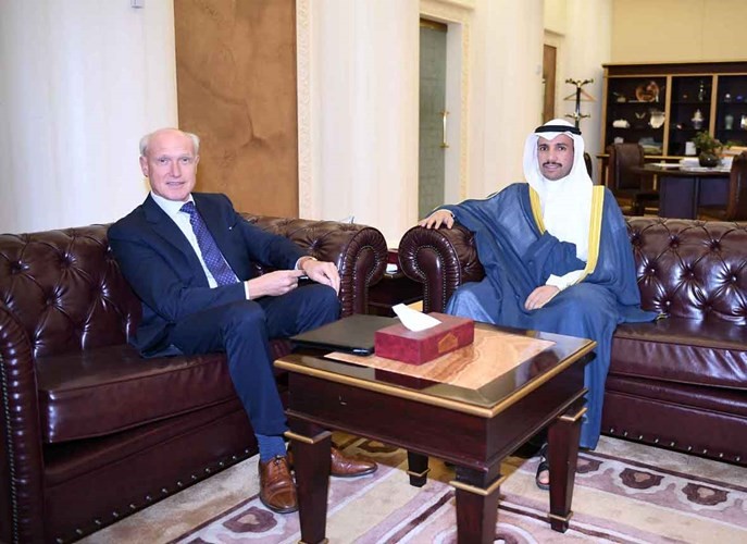 رئيس مجلس الامة مرزوق الغانم خلال استقباله سفير مملكة هولندا