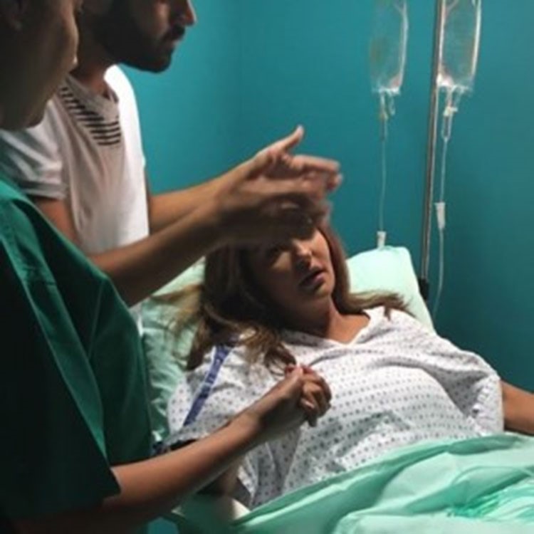 صورة: شذى حسون من على فراش المرض: “حمدالله على كل شي”