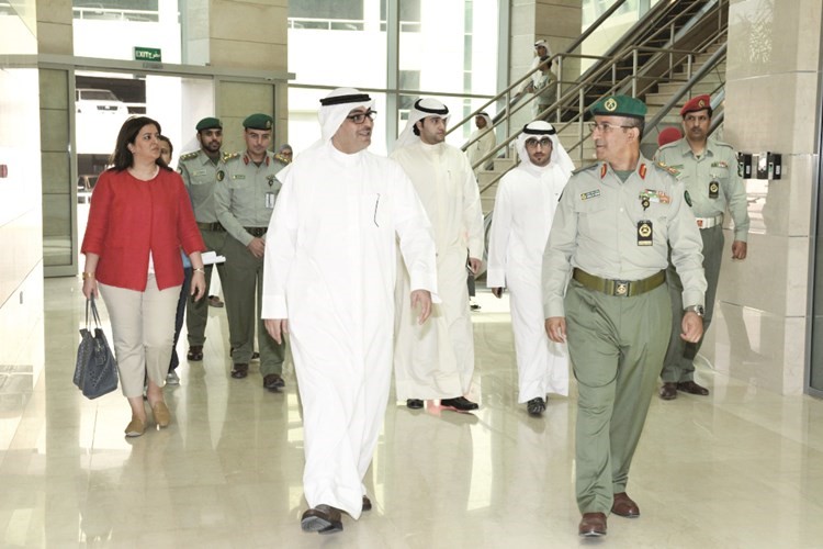 الشيخ احمد المشعل خلال جولة في المبنى الجديد للرئاسة العامة للحرس الوطني﻿
